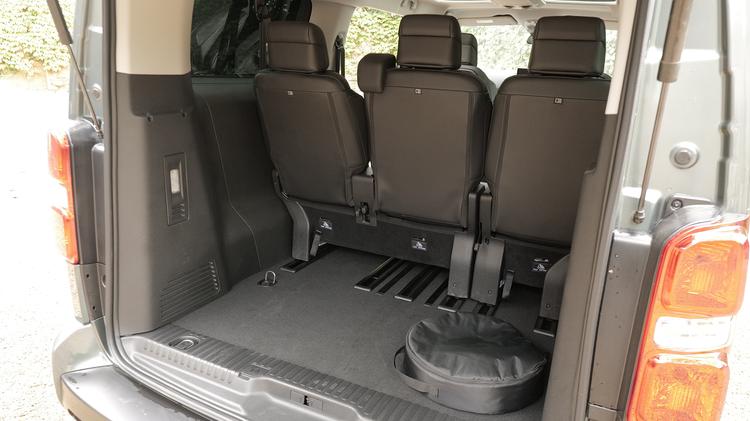 Vauxhall VIVARO LIFE ELECTRIC ESTATE 100kW Design XL 75kWh 5dr Auto